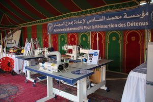 والي مراكش يشرف على تسليم تجهيزات مشاريع الإدماج لفائدة سجناء سابقين