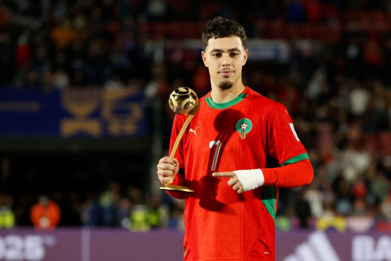 عثمان معما يتوّج بجائزة أفضل لاعب شاب إفريقي خلال سنة 2025