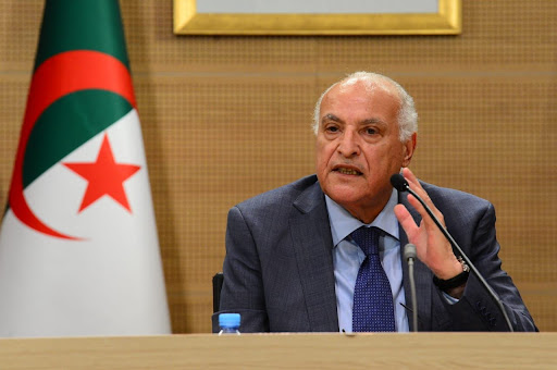 الخارجية الجزائرية.. (وساطة) تبحث عن شرعية ضائعة