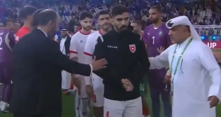 لاعبو الأردن يرفضون مصافحة السكتيوي