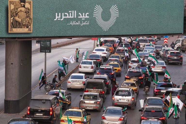دمشق تحتفل بالذكرى الأولى للتحرير: بين الفرح والذاكرة المؤلمة