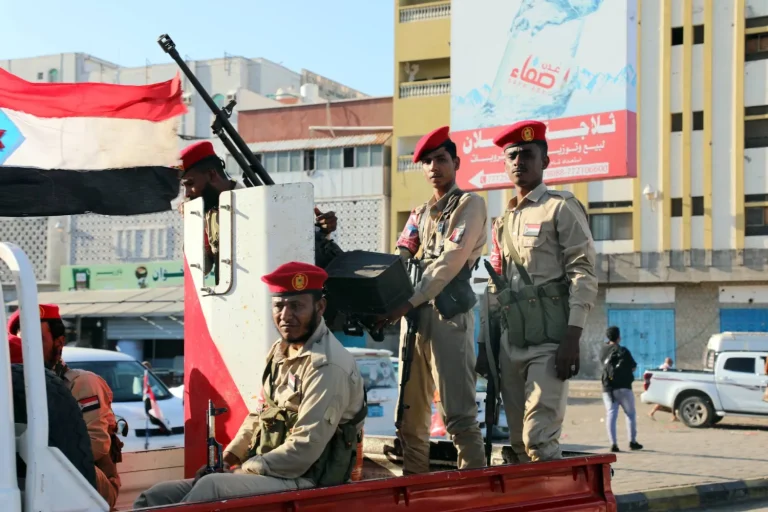 اليمن تعلن حالة الطوارئ وتطالب الإمارات بسحب قواتها بعد تصاعد التوترات
