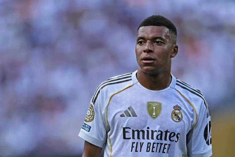 ريال مدريد يعلن عن إصابة مبابي في ركبته اليسرى