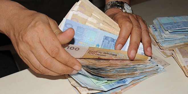 تحذيرات من انزلاق مستهلكين نحو أزمات مالية بسبب جهل شروط الاقتراض