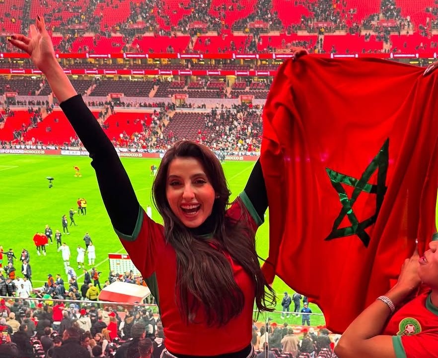 الإعلام الهندي: علاقة غرامية مع لاعب مغربي شهير وراء زيارة نورة فتحي للمغرب وتشجيعها لأسود الأطلس