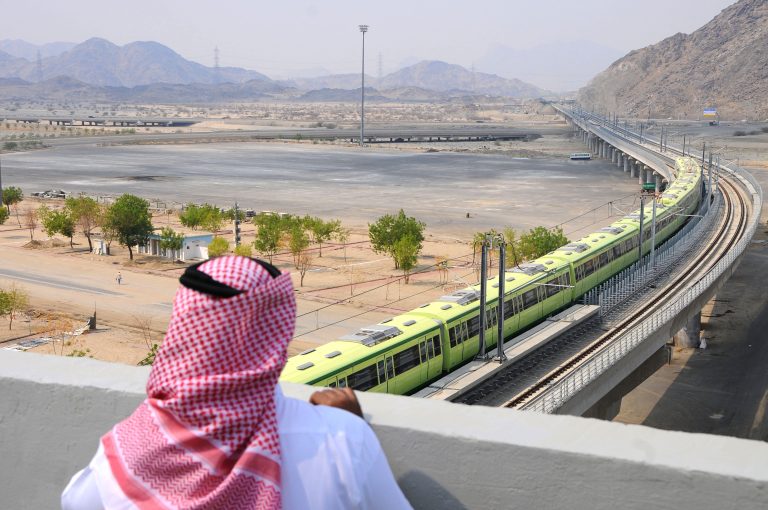 القطار الكهربائي السريع