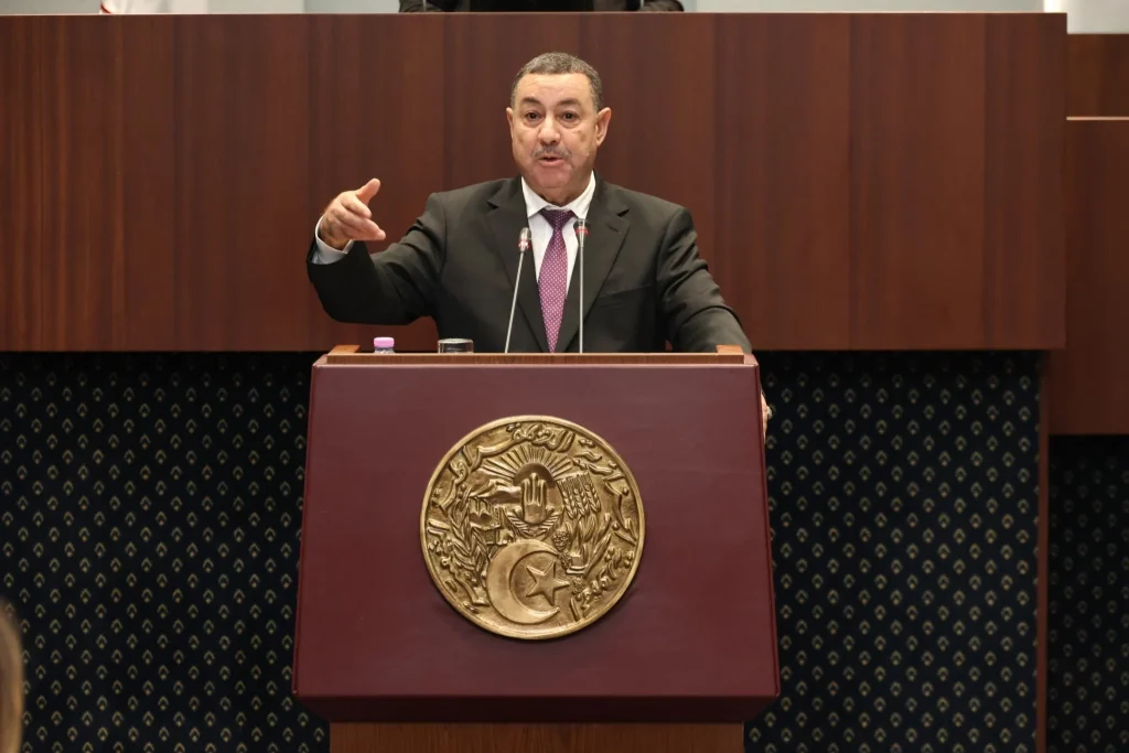 سعيود: الجزائري يختلف عن باقي البشر فهو يشتري سيارة برخصة مجاهد من تندوف لم يره قط
