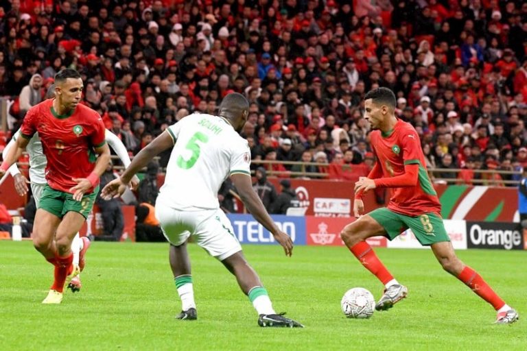 الأرضية العالمية لملعب مولاي عبد الله.. حين تنهمر الإشادات لتتجاوز كمية التساقطات