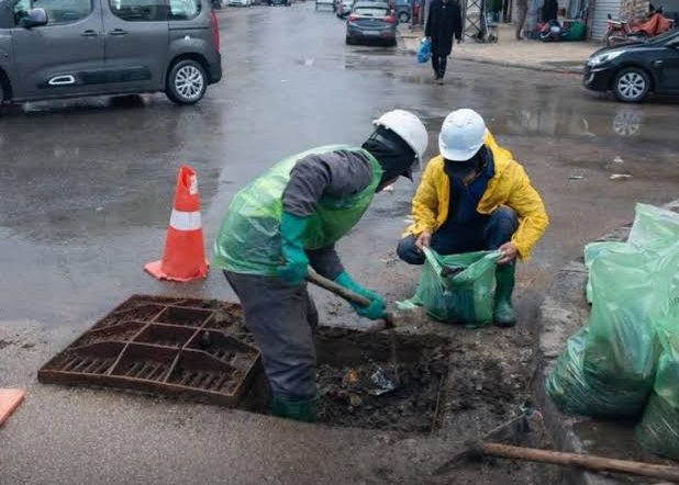 القنيطرة.. تعبئة ميدانية لتدبير تصريف مياه التساقطات الغزيرة