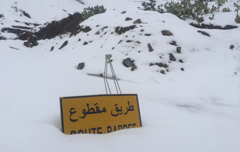 انقطاع طرق وطنية وجهوية وفتح أخرى بعدد من المناطق الجبلية