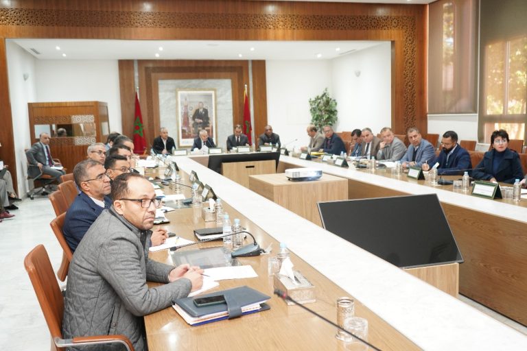 والي مراكش يترأس اجتماعا لتسريع مشاريع تثمين المدينة العتيقة