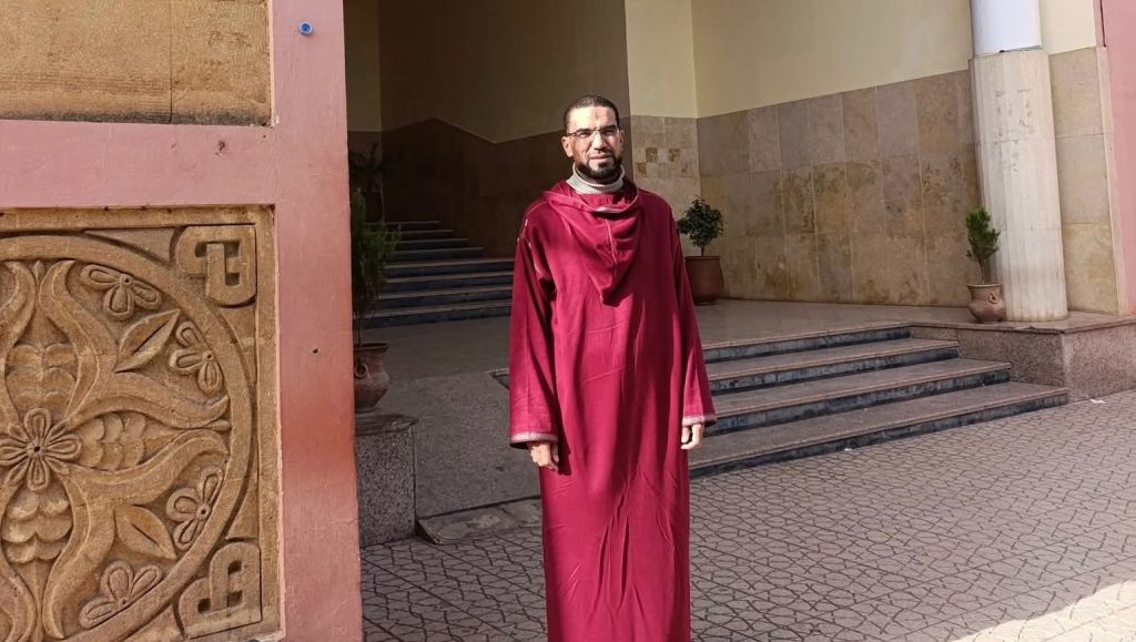 الإمام إدريس إدريسي: قلب الرداء دلالة على أن عقلي لم يستوعب بعد الحكم الصادر