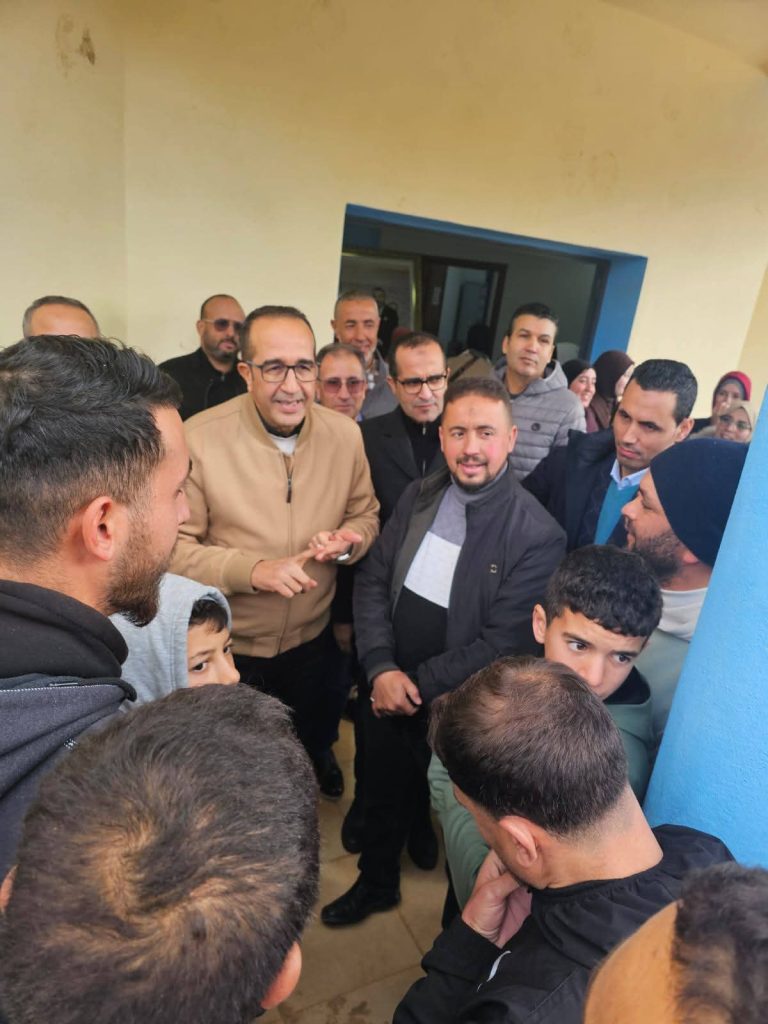عامل الحسيمة يزور جماعة إزرقت لتتبع المشاريع التنموية والإنصات لانتظارات الساكنة