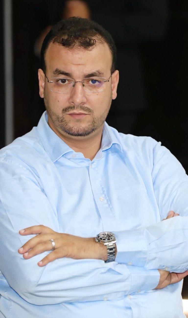 بين منطق الإنجاز وأزمة الخطاب: السياسة حين تُختبَر بالمسؤولية لا بالشعارات
