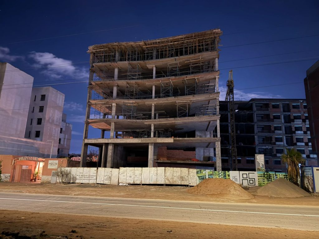 عمارة آيلة للسقوط بعين مزوار تستنفر سلطات مراكش (صور)
