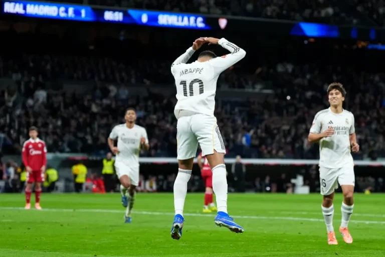 مبابي يعادل رقما قياسيا أسطوريا لكريستيانو رونالدو