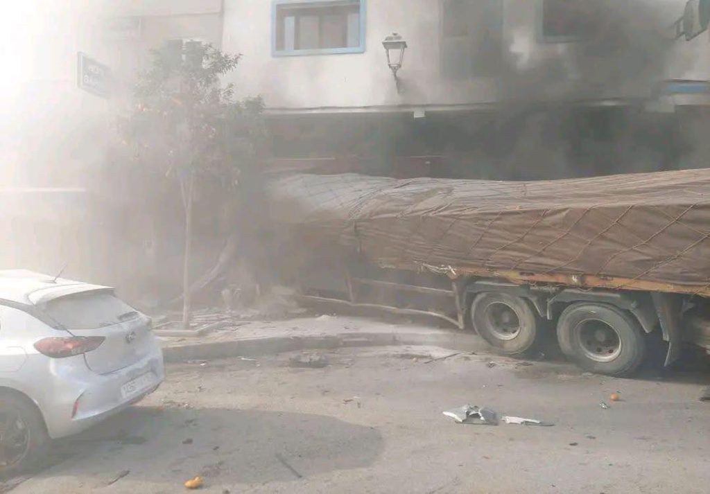 مصرع 4 أشخاص وإصابة 8 آخرين في الحادث الخطير الذي شهدته الفنيدق
