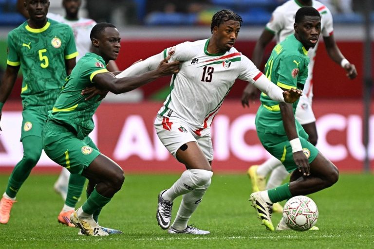 السنغال تفوز على السودان وتحجز أول بطائق ربع نهائي (كان المغرب)