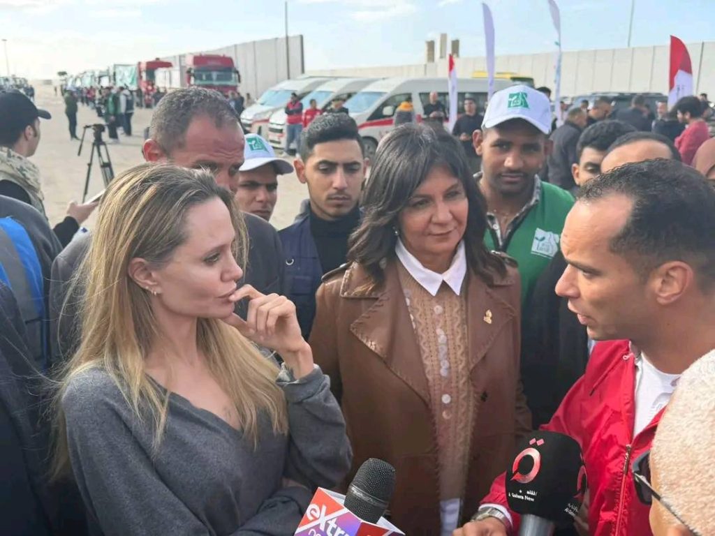 أنجيلينا جولي تزور معبر رفح لدعم جهود إغاثة سكان غزة