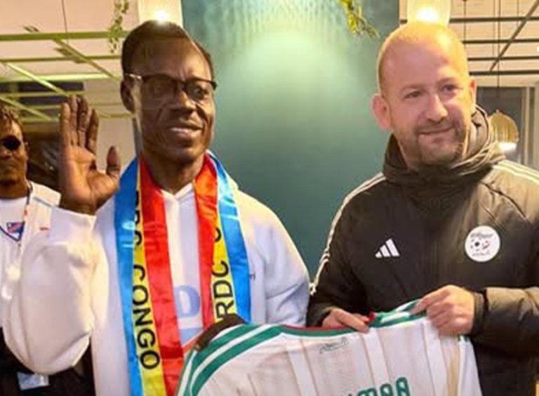 المنتخب الجزائري يستضيف المشجع الكونغولي (لومومبا) لتدارك إساءة عمورة