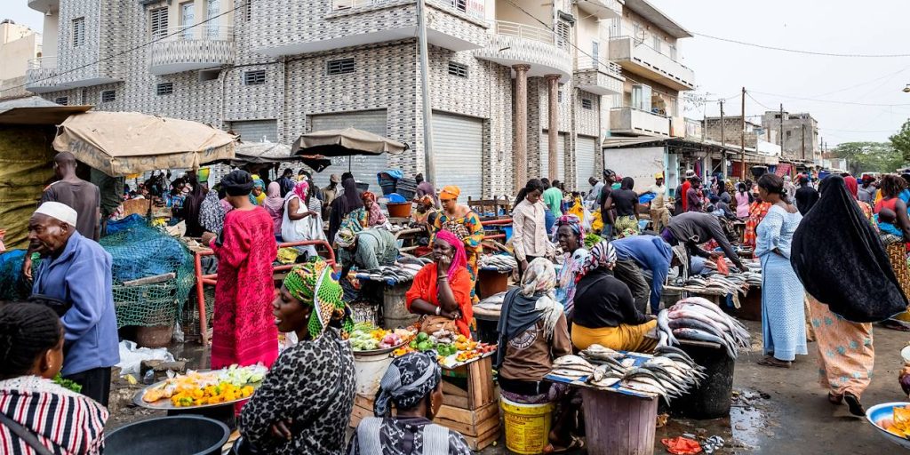 أحداث مؤسفة في السنغال.. هيئات مغربية تطالب بحماية الجالية وتدعو للتعايش