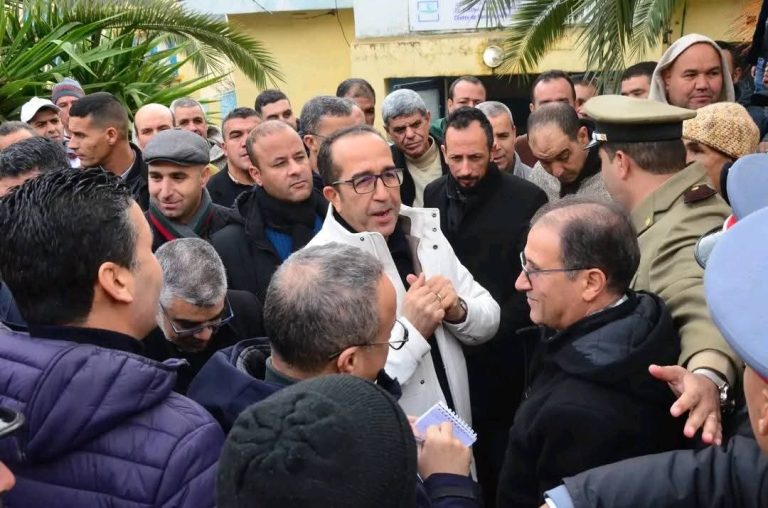 عامل إقليم الحسيمة يتفقد أوضاع البنية التحتية بعدد من الجماعات و يستمع لانشغالات الساكنة