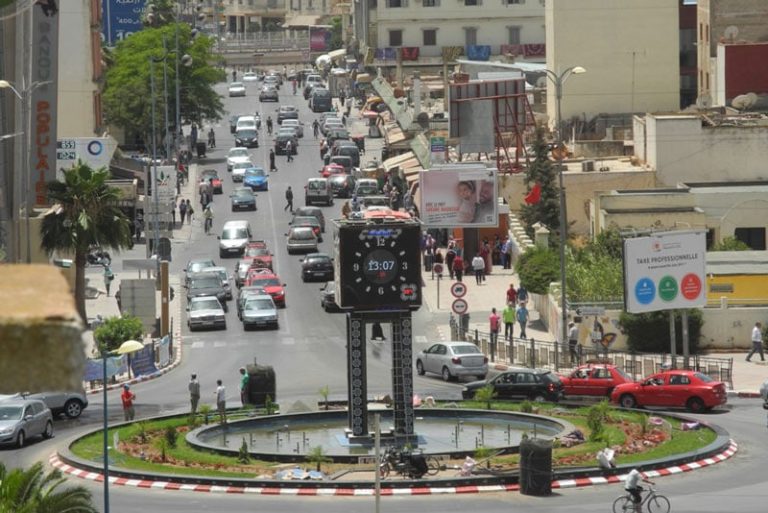 انقطاع الكهرباء بحي الڤيلاج في خريبكة يدفع الساكنة للاحتجاج ورفض الابتزاز