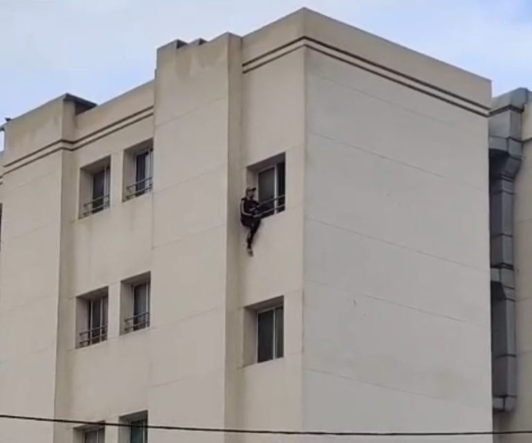 شخص يهدد بإلقاء نفسه من مستشفى الصوفي بالدار البيضاء