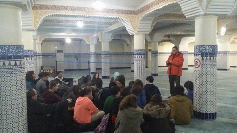 حين تفتح الكنائس أبوابها ويصمت الضمير الإسلامي: وفاة شاب مغربي تهزّ برشلونة