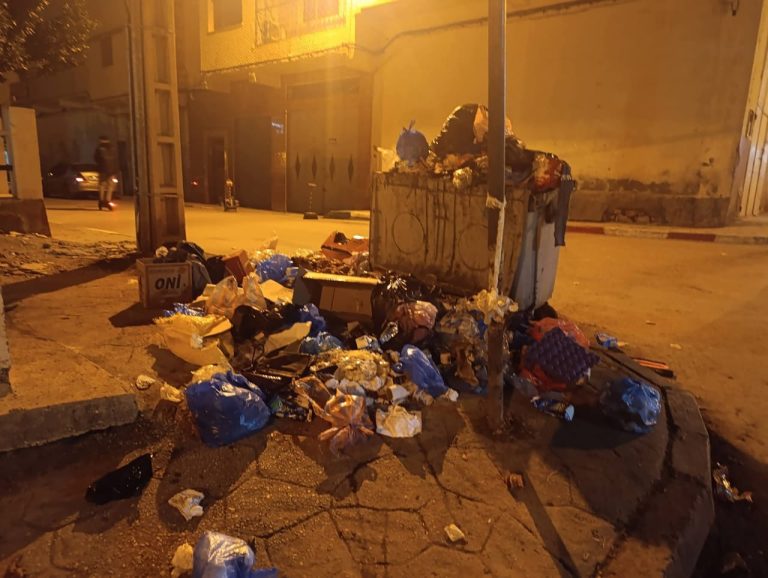 الحسيمة.. تراكم الأزبال بتارجيست ونداءات للتدخل