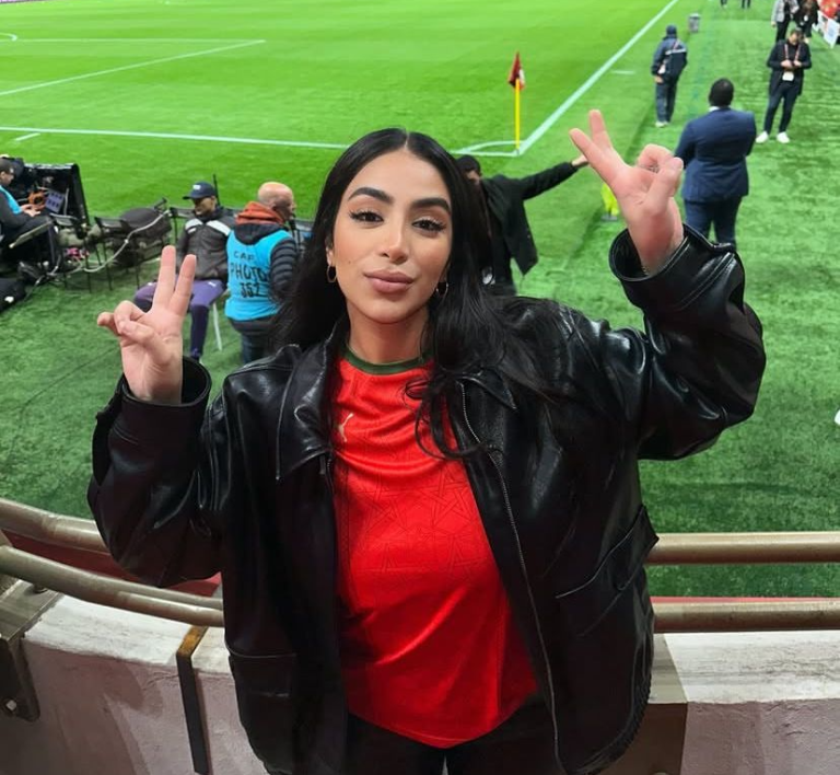 نجوم الفن يزينون نصف نهائي الكان بتشجيع المنتخب المغربي (صور)