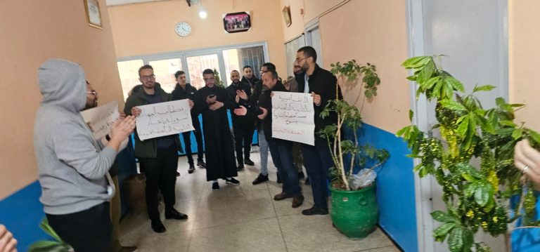 الناظور.. اعتصام احتجاجي في ثانوية فرخانة ضد سوء التدبير