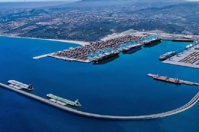 مليلية المحتلة في مفترق طرق.. إسبانيا غائبة والمغرب يتقدم بخطى ثابتة نحو المستقبل
