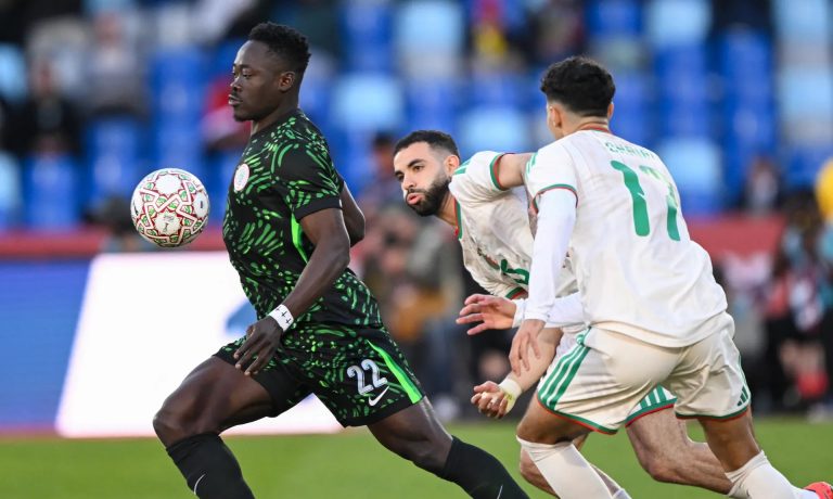 نيجيريا تطيح بالجزائر وتضرب موعداً مع المغرب في نصف نهائي كأس أمم إفريقيا
