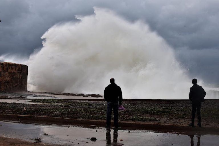 تحذير هام: أمواج عاتية تصل إلى 8 أمتار تجتاح السواحل المغربية غدا الجمعة