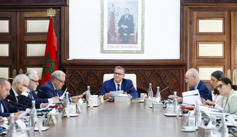 الحكومة تطلع على اتفاق الخدمات الجوية بين المغرب ورواندا