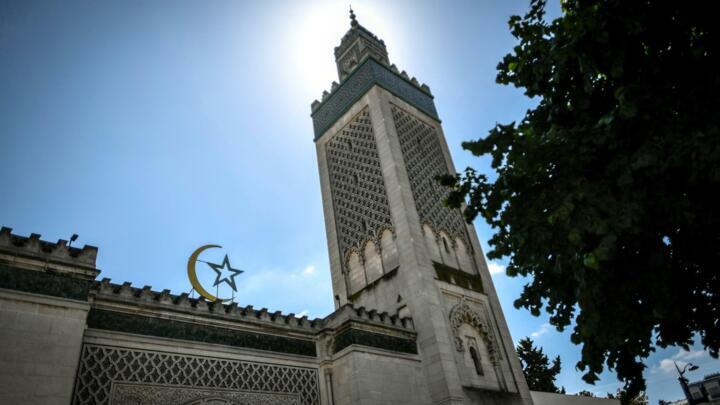 تديره الجزائر.. مسجد باريس الكبير يعلن موعداً مغايراً لرمضان في فرنسا