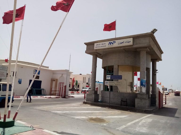 إغلاق ميناء العيون بسبب الرياح القوية