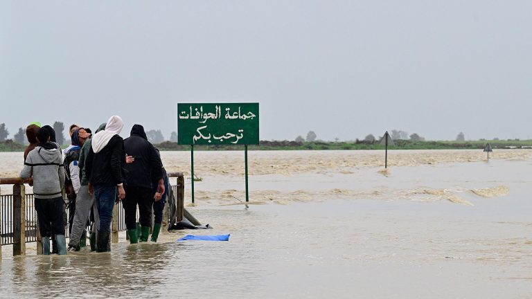 مطالب حقوقية بإعلان المدن والقرى المتضررة من الفيضانات (مناطق منكوبة)
