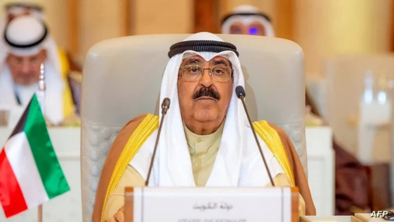 أمير الكويت يهنئ الملك بمناسبة حلول شهر رمضان المبارك