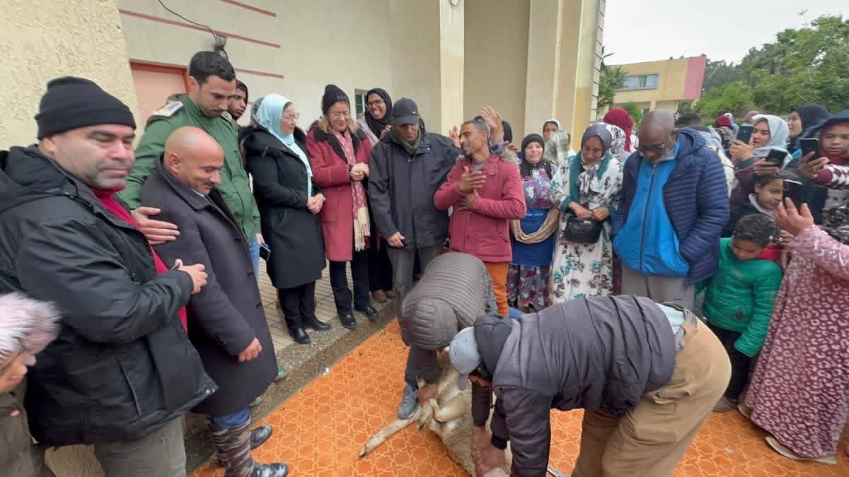سيدي قاسم.. سيدة متضررة من الفيضانات تضع مولودها بحد كورت