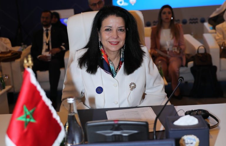 السغروشني تتباحث بالكويت مع وزير الاتصالات السعودي