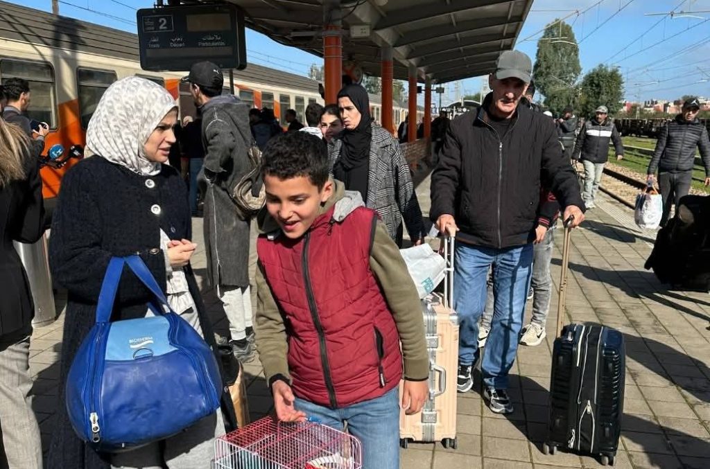 القصر الكبير.. بداية وصول المواطنين بعد تحسن الأحوال الجوية