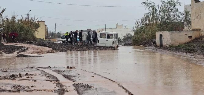 الاضطرابات الجوية.. لجنة اليقظة بإقليم تطوان تضع رقما هاتفيا للطوارئ