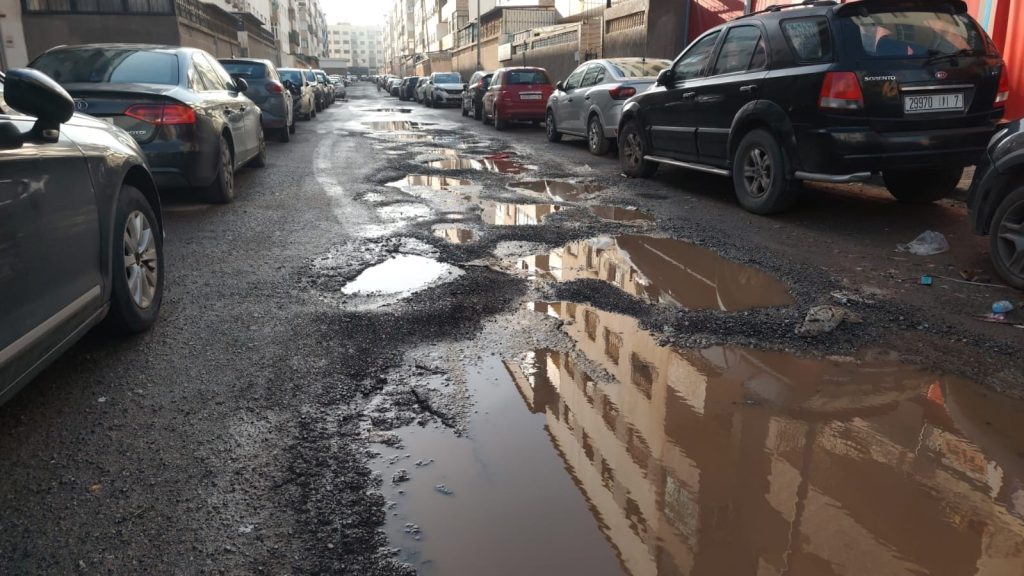 أزقة كارثية بأحياء البيضاء ومواطنون يحمّلون المسؤولية لمجلس ”الرميلي“ ووالي الجهة