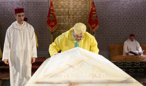 أمير المؤمنين يترحم على روح الملك محمد الخامس