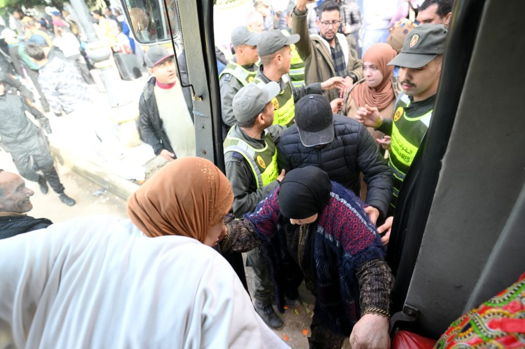 السلطات تسابق الزمن لإخلاء مدينة القصر الكبير بالكامل من الساكنة