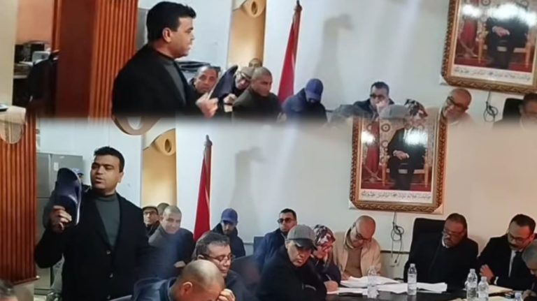 حاملا نعلا وساعة يدوية...مستشار جماعي بسطات يخلق الحدث