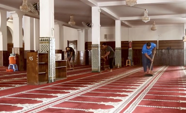 تنظيف بيوت الرحمان.. حملات شبابية تنال الاستحسان قبل حلول رمضان