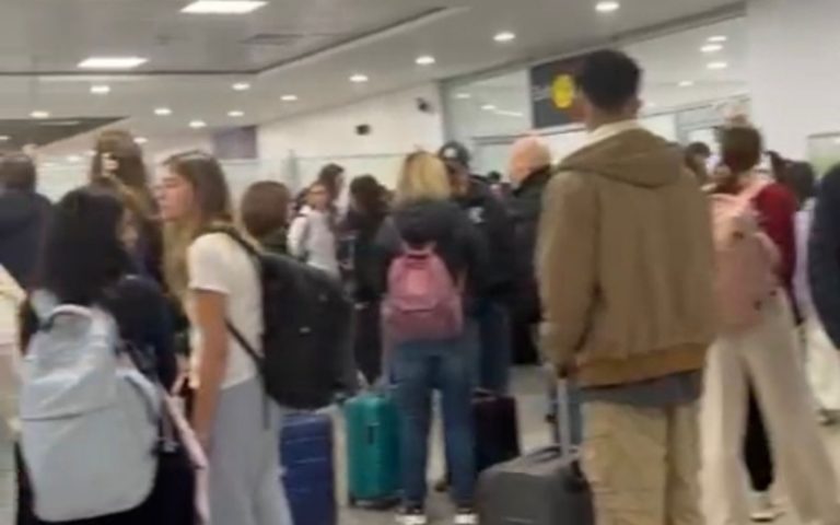 ساعات من الانتظار داخل مطار البيضاء.. "لارام" تحول رحلة مسافرين إلى "كابوس"